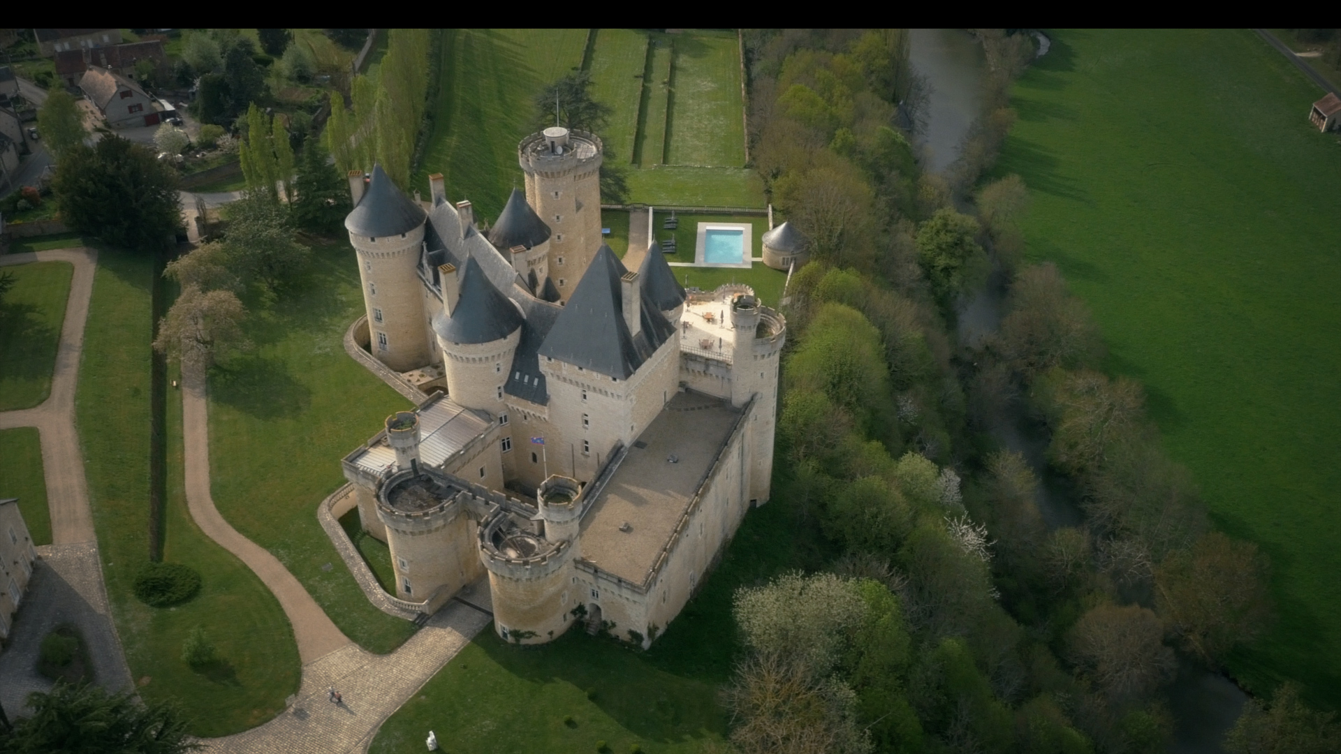 Luftaufnahme mit Drohne Schloss
